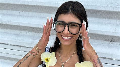 mia kahlifa porno|Mia Khalifa Videos Porno 